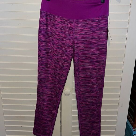 Danskin now performance cropped, fitted leggings, size large - Picture 1 of 4